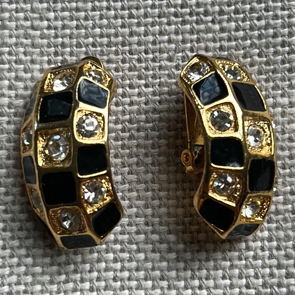 VINTAGE Monet Clip on Earrings BLACK Enamel/Crystal/Goldtone EUC - Picture 7 of 10